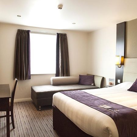 Premier Inn Chester Central - North Kültér fotó