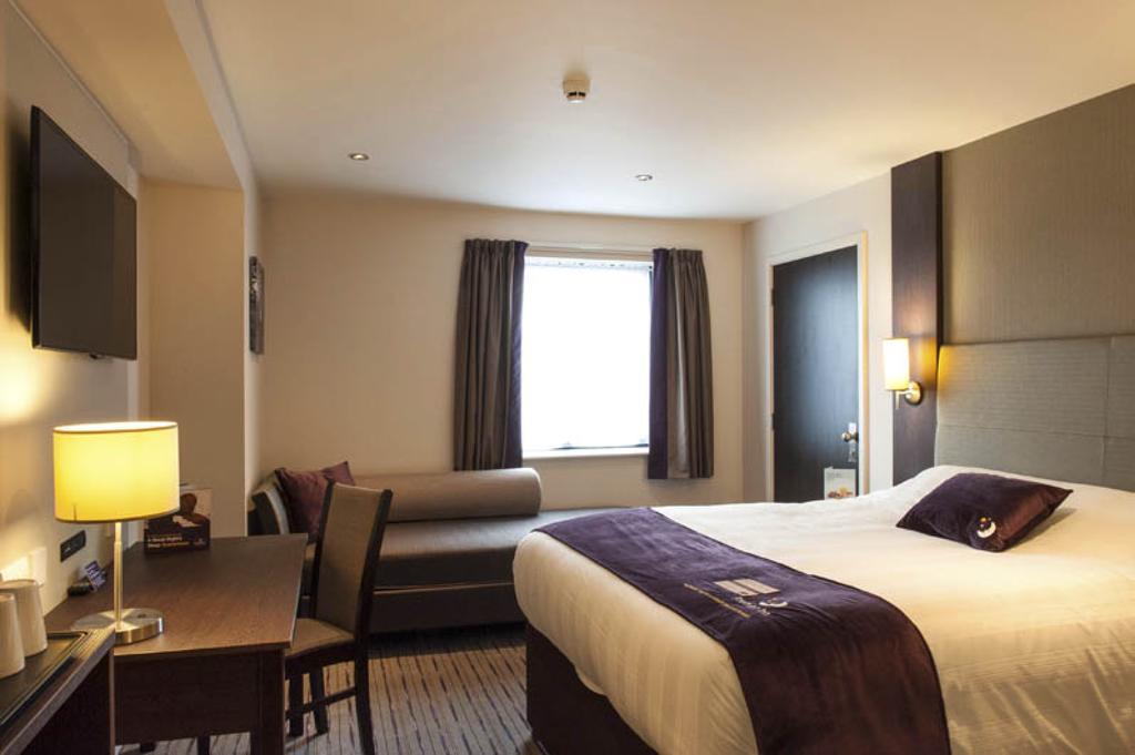 Premier Inn Chester Central - North Kültér fotó