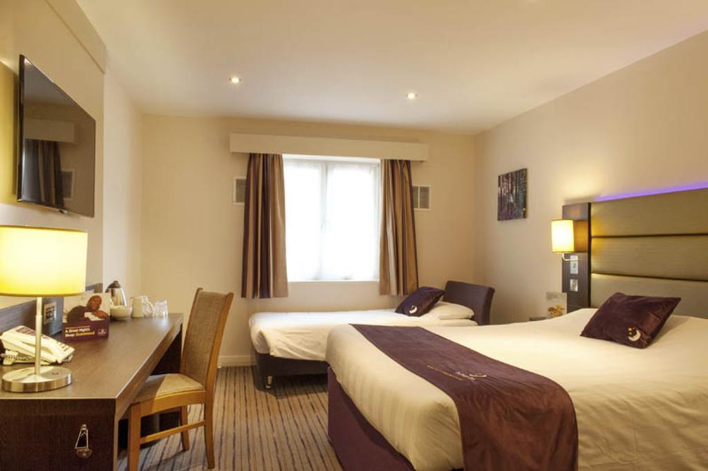 Premier Inn Chester Central - North Kültér fotó