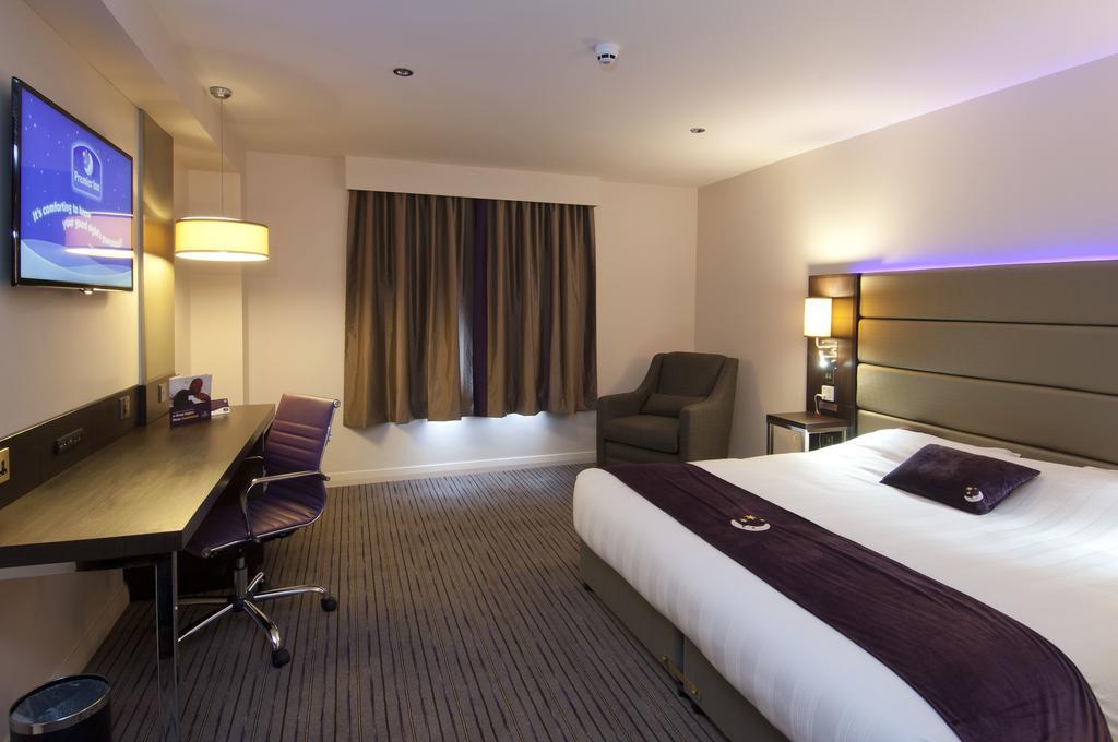 Premier Inn Chester Central - North Kültér fotó