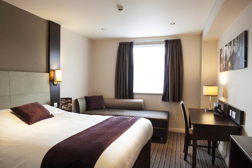 Premier Inn Chester Central - North Kültér fotó
