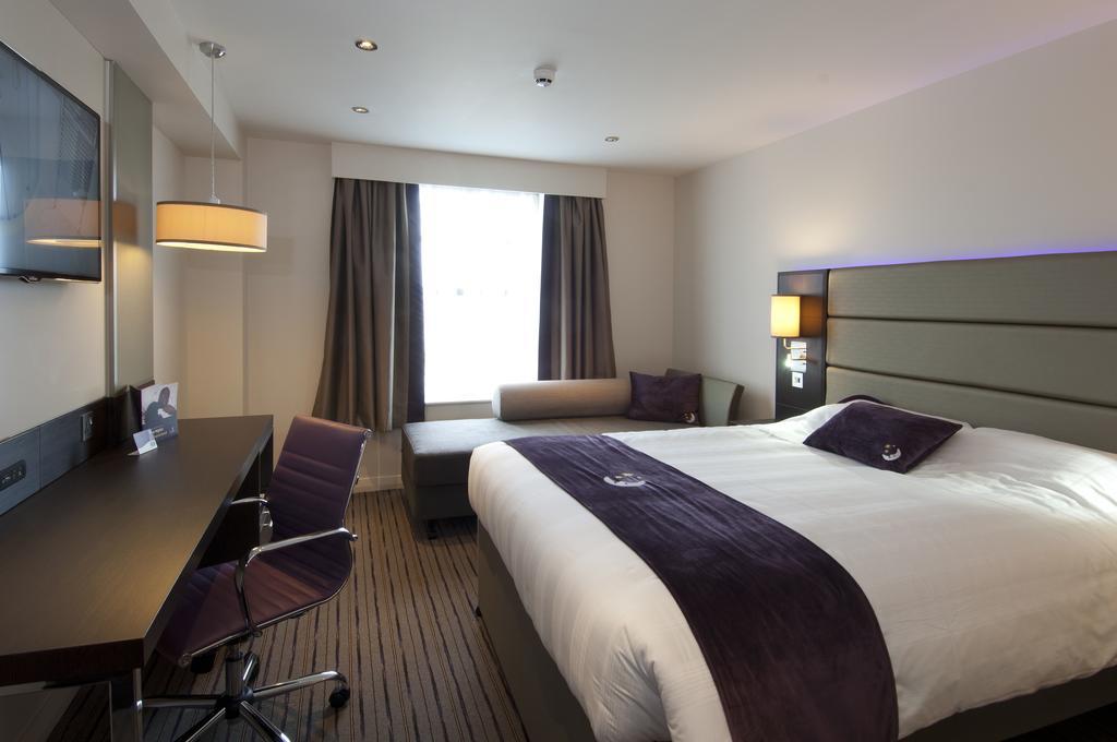 Premier Inn Chester Central - North Kültér fotó