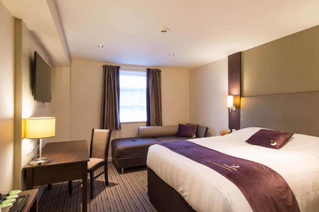 Premier Inn Chester Central - North Kültér fotó