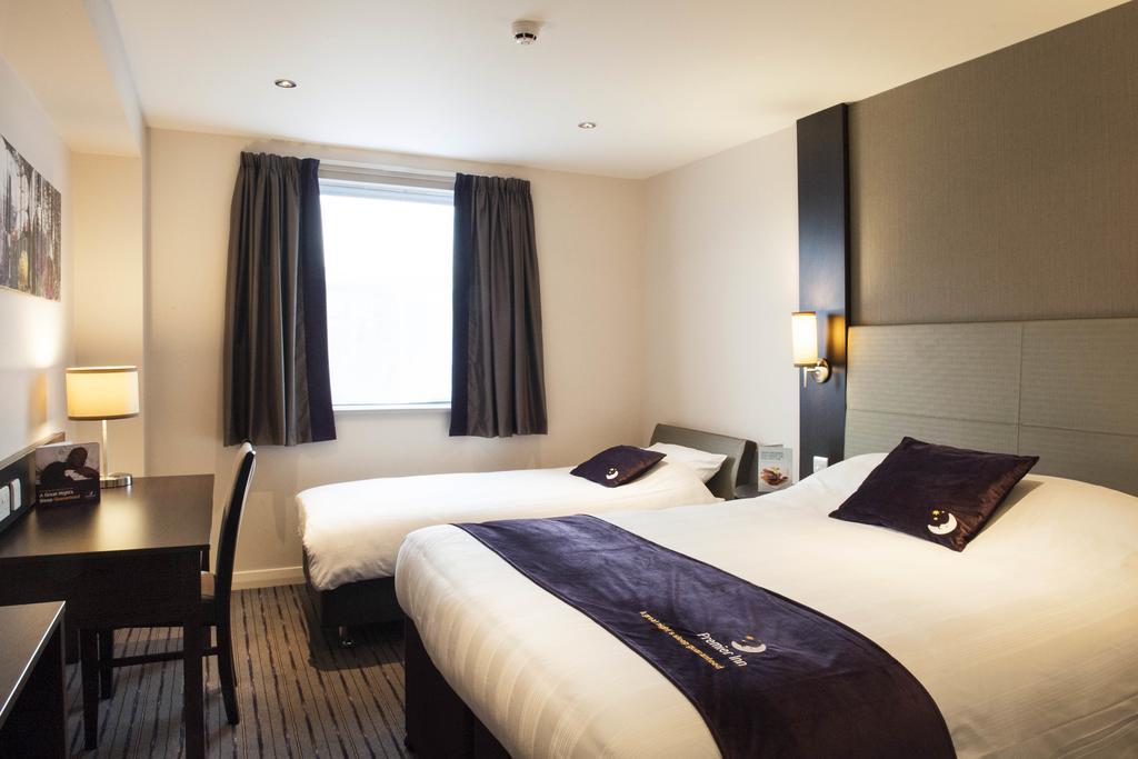Premier Inn Chester Central - North Kültér fotó