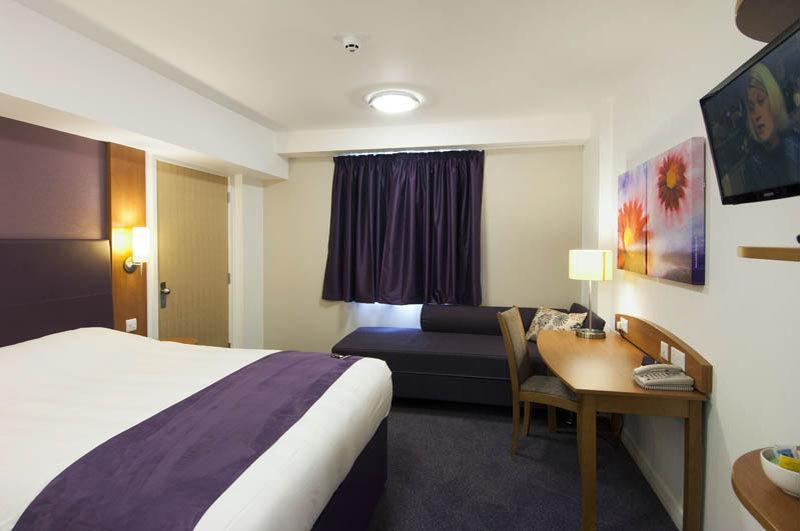 Premier Inn Chester Central - North Kültér fotó